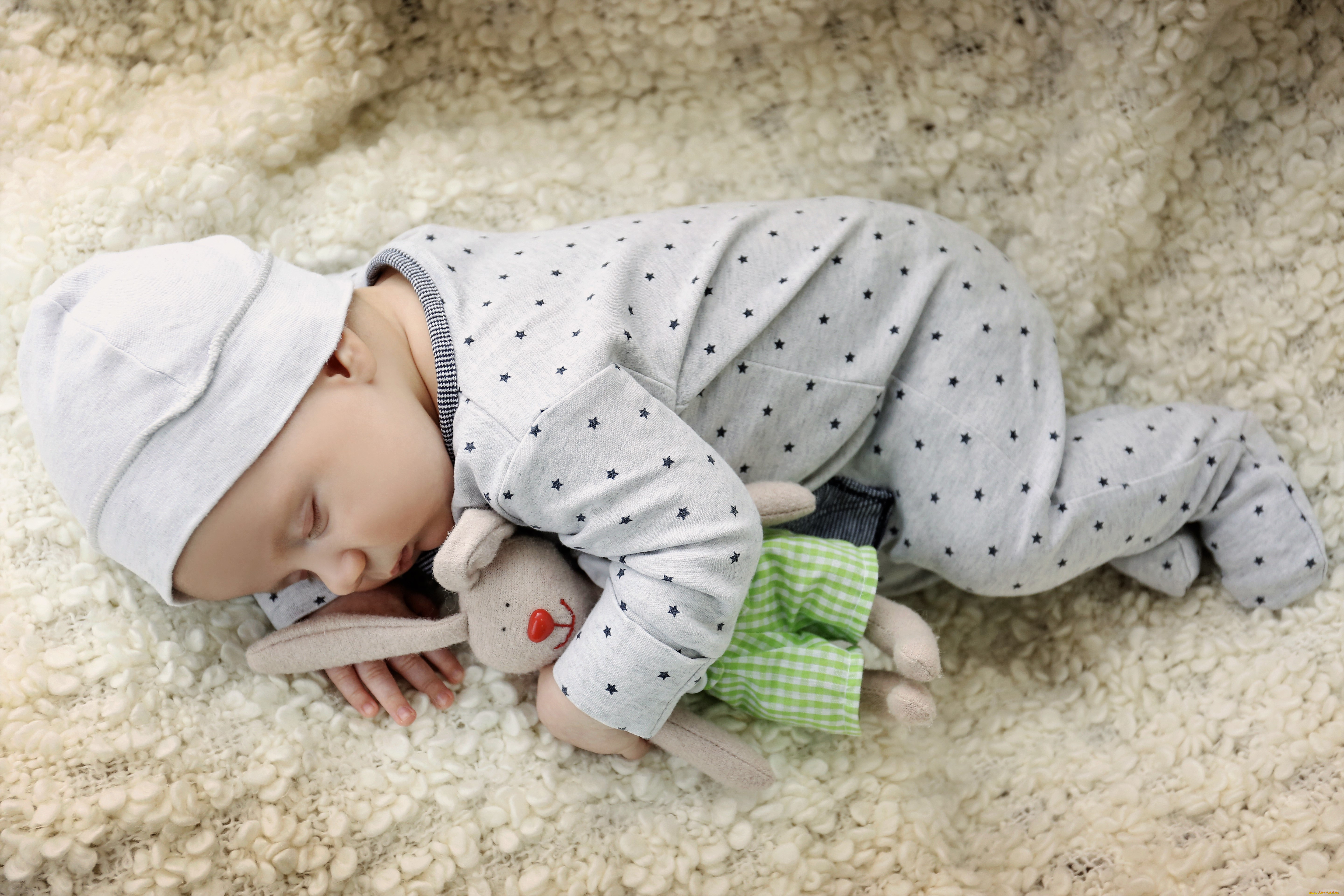 Sleep для новорожденных. Спящий ребенок. Одежда для новорожденных детей. Спящие малыши.